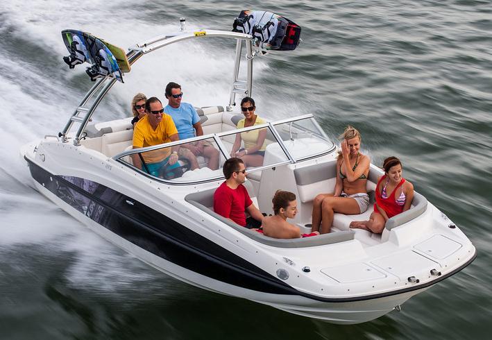 Sea Ray Deck Boats in Quartermaster Marine